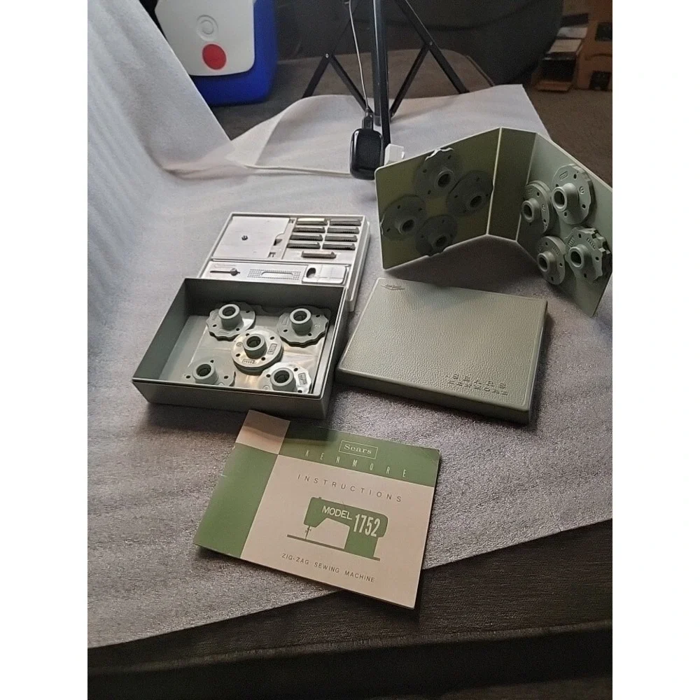 Sears Kenmore Metal Eyelet Template & Zig Zag Sewing Accessories 17 Book Disk‎